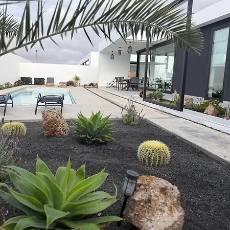 Stylish And Comfortable Anna In Villaverde Villa *