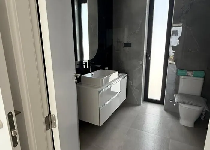 Stylish And Comfortable Anna In Villaverde Villa *