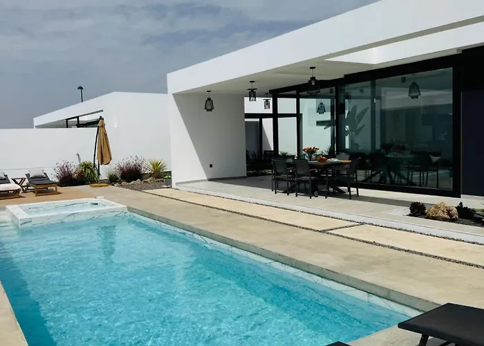 Stylish And Comfortable Anna In Villaverde Villa