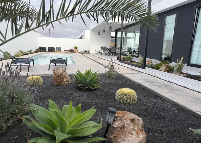 Stylish And Comfortable Anna In Villaverde Villa *